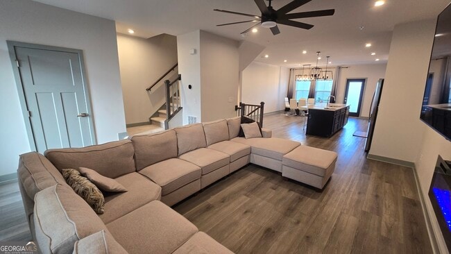 Photo - 115 Climbing Ivy Cir