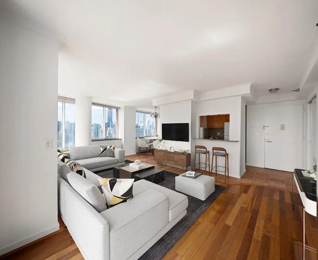 Photo - 3 bedroom in Long Island City NY 11109 Unit PH4