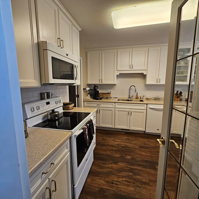 Photo - 3115-3115 Trafalgar St