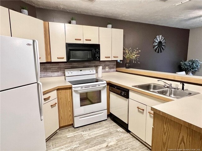 Photo - 6792 Willowbrook Dr