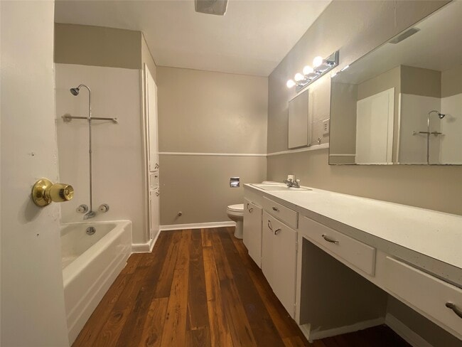 Photo - 802 Mable St