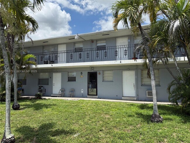 Building Photo - 519 SW 27th Ave Unit 207