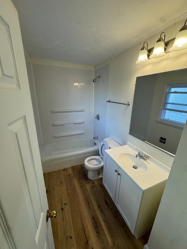 Photo - 816 E Grove St