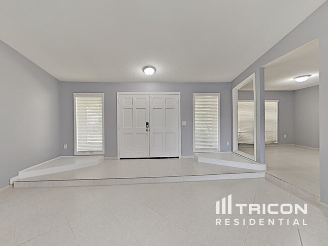 Photo - 949 Yellow Rose Dr
