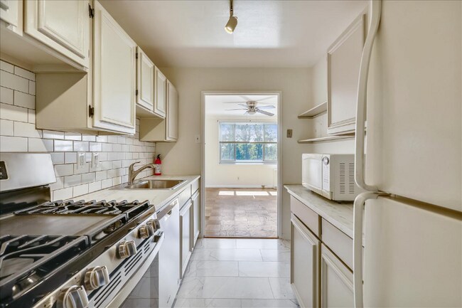 Photo - 1900 Lyttonsville Rd Condo Unit 709