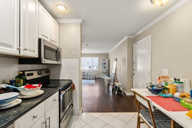 Photo - 71 Oxford Ave Unit 8