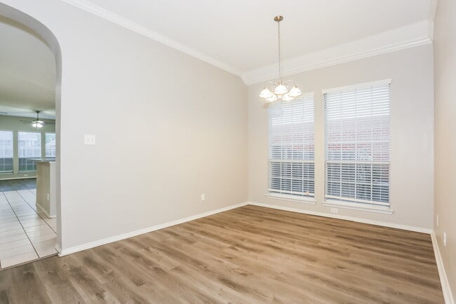 Photo - 4617 Seneca Dr