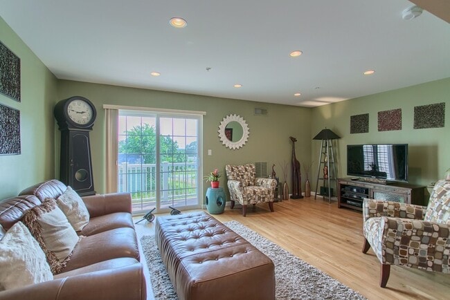 Living room - 101 Hopkins St Unidad 7 Rental