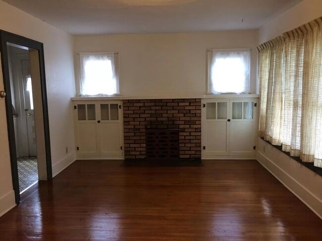 Photo - 904 1/2-310-312 E Elizabeth St Unit 310