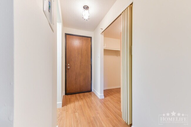 Photo - Coastal Living in a 55+ Community Spacious 1 Bedroom Across from Semiahmoo Shopping Centre Unité 118