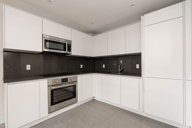 Photo - 110 Oriole Pkwy Unit 208