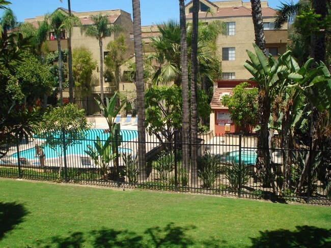 Building Photo - HARBOR MANOR CONDOS! ACROSS FROM HARBOR UCLA MED CTR IMMACULATE  2 bdrm 2 ba. CONDO FOR LEASE!