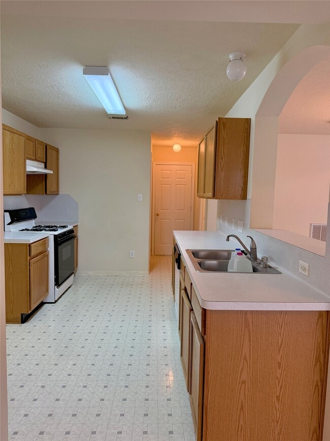 8922 Benning Dr