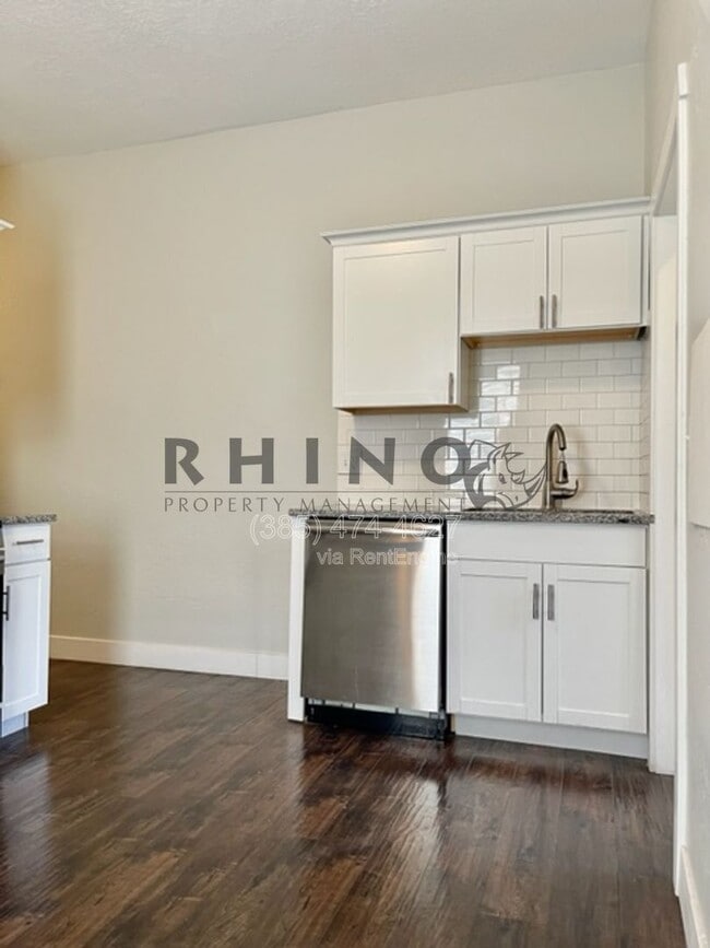 Building Photo - 576 N 400 W