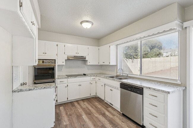 Photo - spacious newly remodeled 4 bed, 2.5 bath h...
