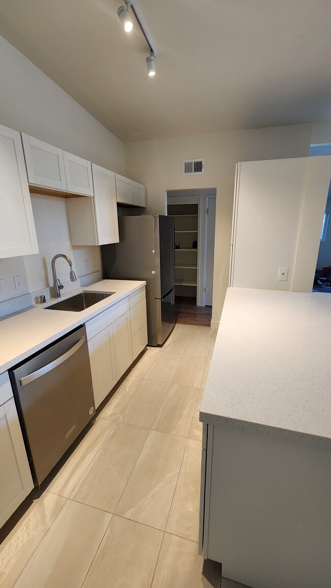 Photo - 948 J Street