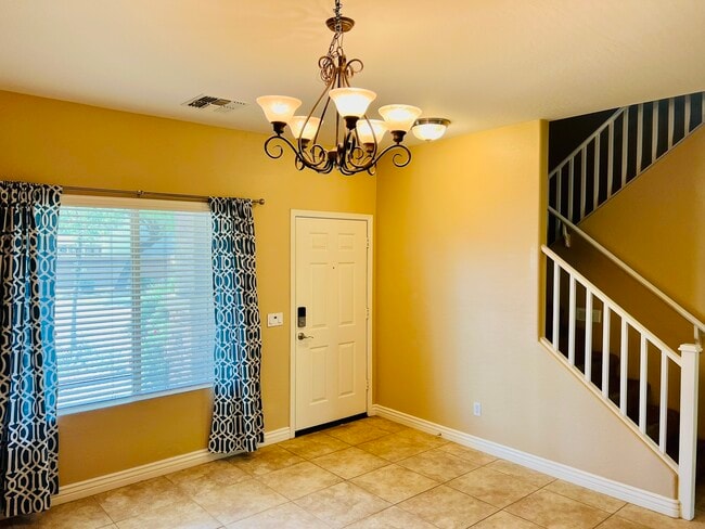 Photo - 1326 E Macaw Dr