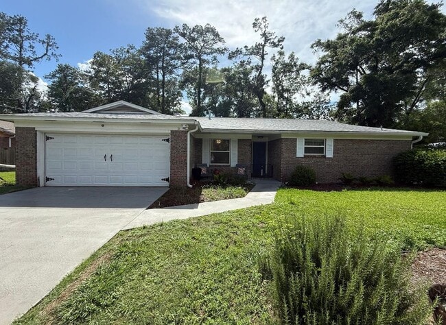 Building Photo - 2306 W Indianhead Dr