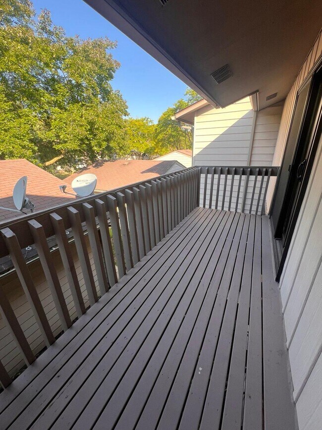 Photo - 823 Gladstone Dr
