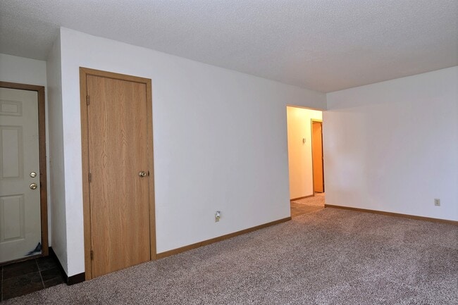 Fargo, ND Parkwest Gardens Apartment | Living