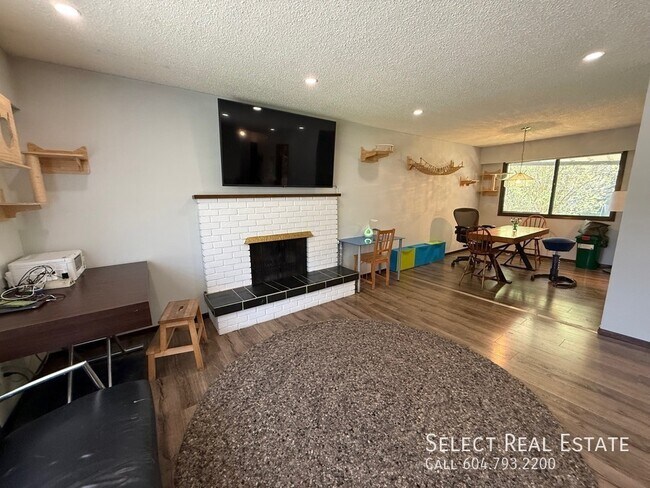 Photo - 260 Robertson Crescent