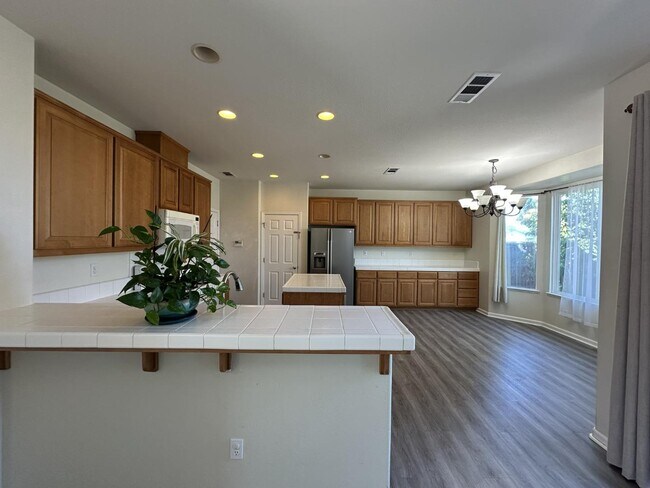 Photo - 2065 Mckenzie Pl