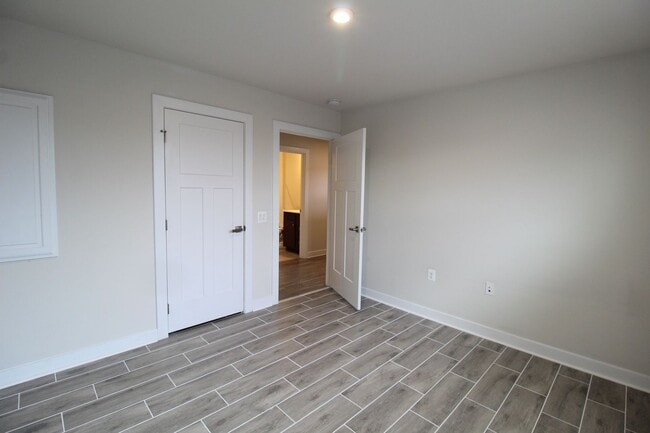 Photo - 105 S Peak Dr