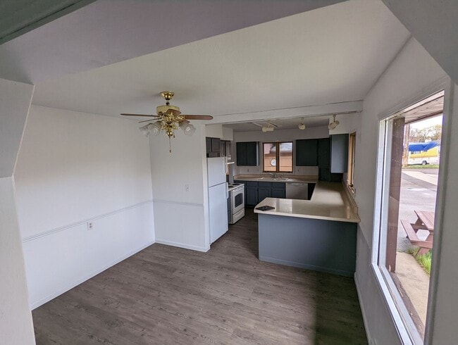 Photo - Beautiful Four Bedroom Two Bathroom House ...