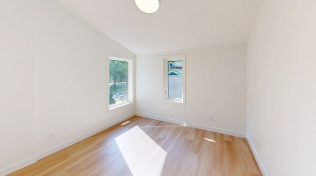 Photo - 11710-11125 125 St NW Unit 2