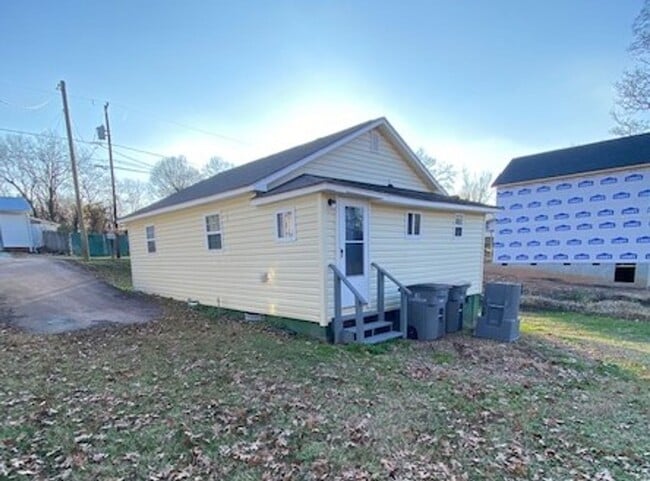 Photo - Updated 2 bed, 1 bath near uptown Kannapolis