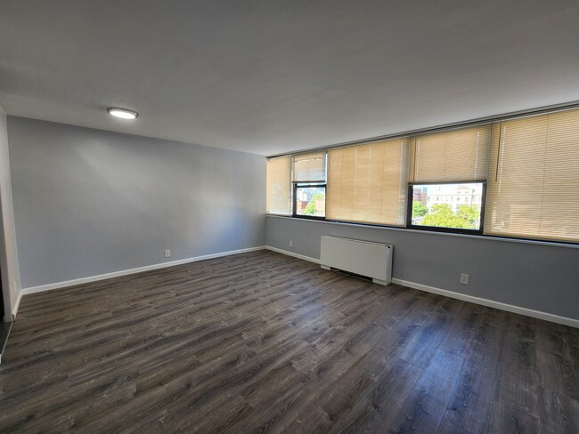 Building Photo - 270 Marin Blvd Unit 6S Rental