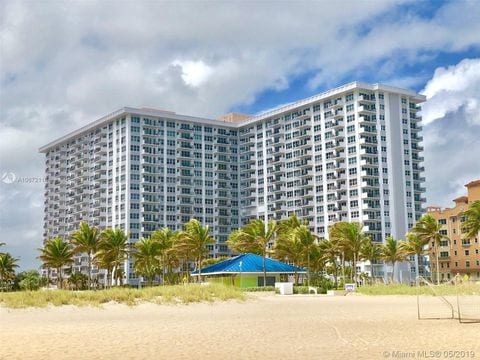 Edificio - 405 N Ocean Blvd Unidad 766