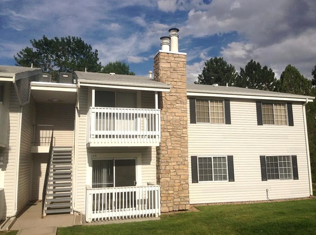 Updated 2 Bed/2 Bath Aurora Condo – Firepl... - Updated 2 Bed/2 Bath Aurora Condo – Firepl...
