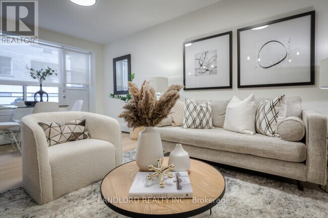 Photo - 420 Eglinton Ave E Unit 303