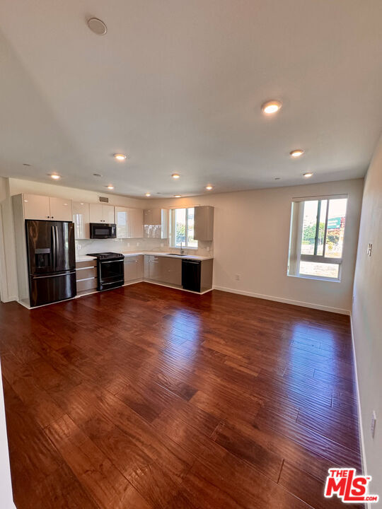 Building Photo - 5531 La Mirada Ave Rental