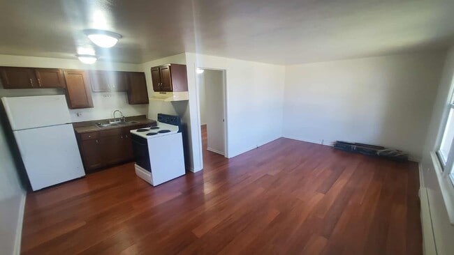 Photo - 889 S Cherry St