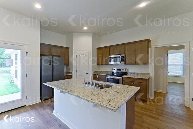 Photo - 101 Teddy Ln