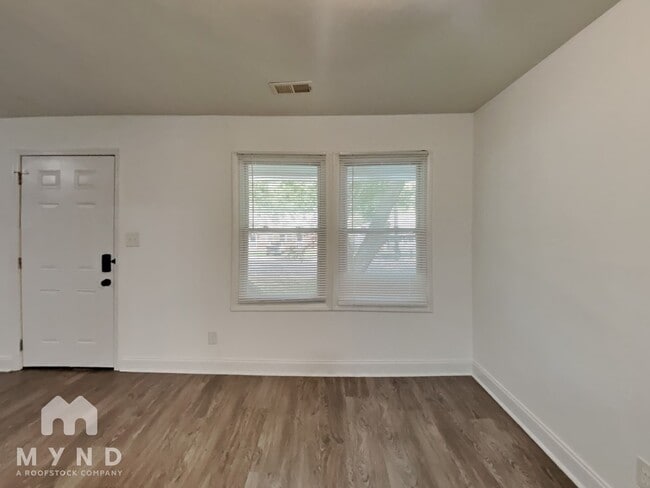 Photo - 433 W Lake Ave NW