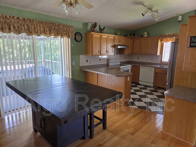 Photo - 12450 Raven St NW
