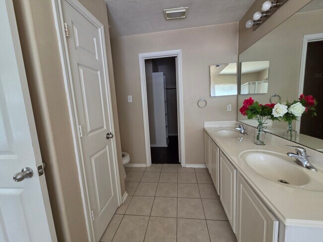 Photo - 2811 Hackamore Hollow Ln