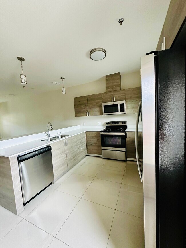 508 Newport Ave Unit 2