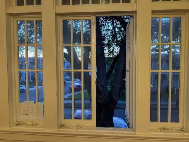 Large functional windows - 906 Wilson Dr Unit C