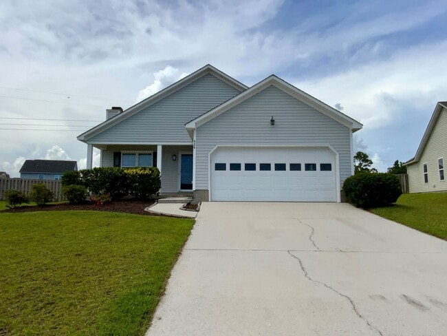Building Photo - Beautiful 3 bedroom, 2 bath unfurnished home in Neighborhoods of Holly Ridge