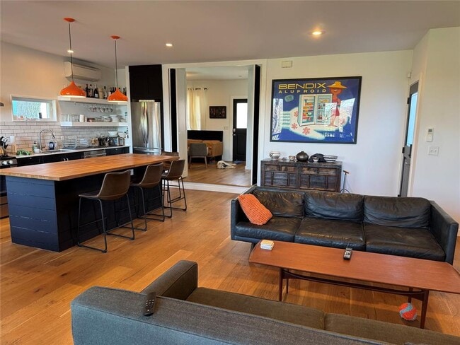 Photo - 2109 Riverview St