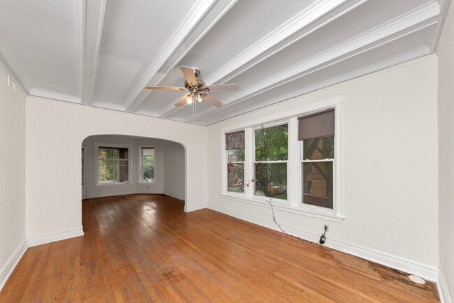 Photo - 1353 W Catalpa Ave Unit 2