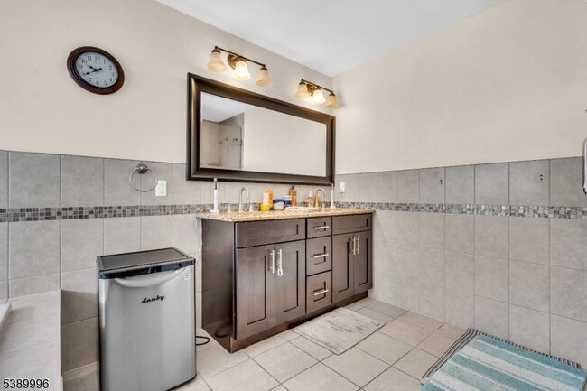 Photo - 927 E Henry St