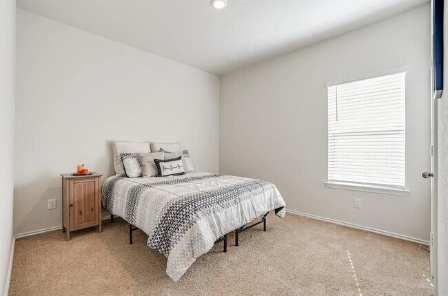 Photo - 2946 Wolfcreek