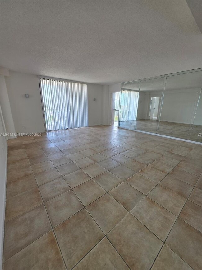 Building Photo - 13499 Biscayne Blvd Unit 706