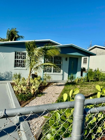 Building Photo - 1146 W 24th St