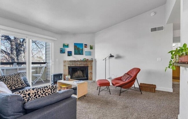 Photo - 530 E Patriot Blvd
